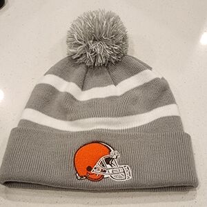 Cleveland Browns Gray Knit Beanie with Pom ITEM 0130251M